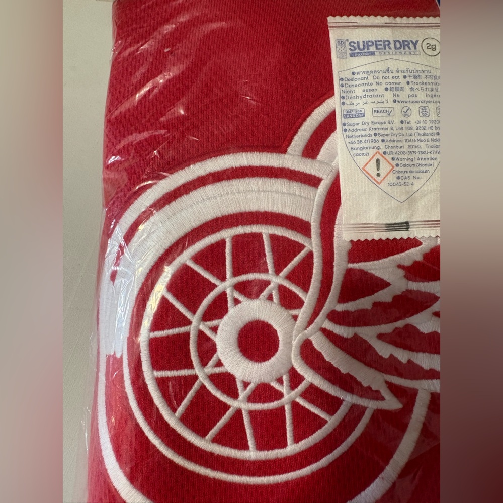 Detroit Red Wings NHL Licensed Embroidered Hockey Jerseys New with Tags - Picture 6 of 8